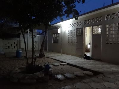 Typischer Innenhof eines mittelständischen Hauses in einem Vorort von Dakar